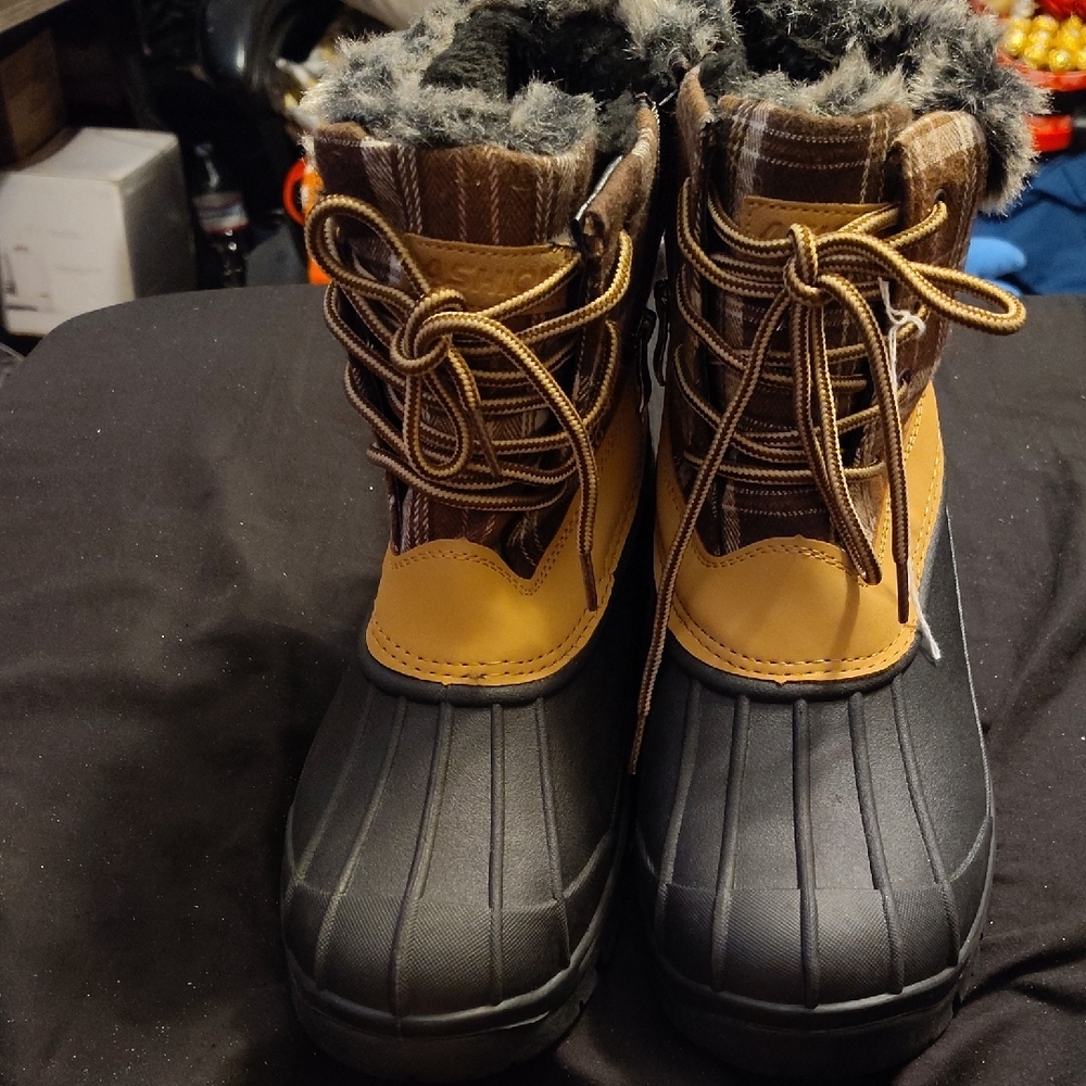 Stylish Brown and Black Winter Boots